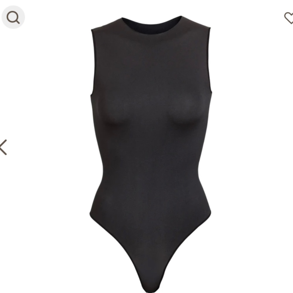 #114 Skims ESSENTIAL CREW NECK SLEEVELESS BODYSUIT